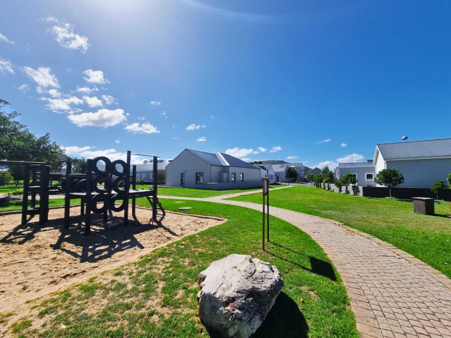 2 Bedroom Property for Sale in Sandbaai Western Cape